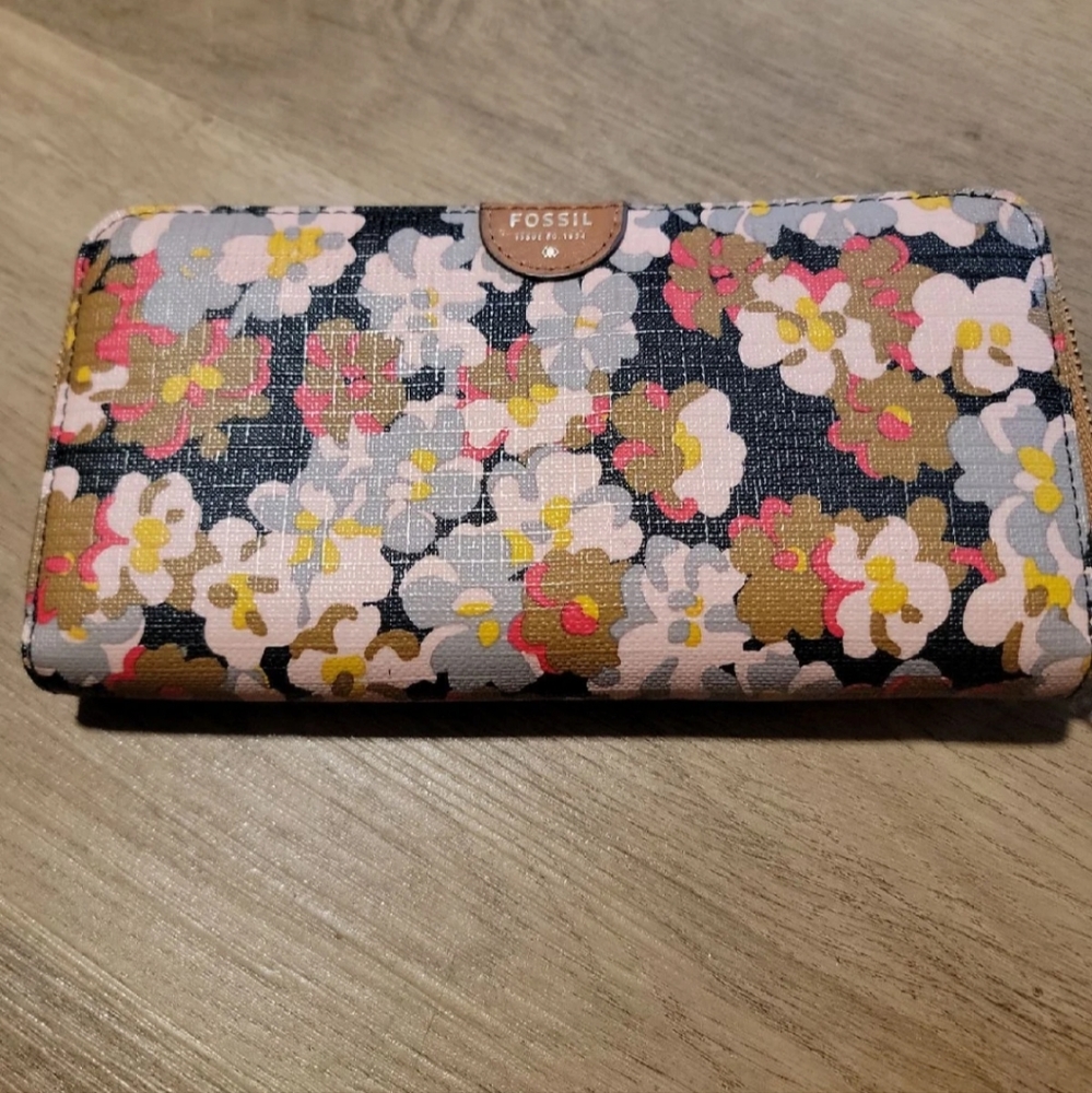 Fossil floral print wallet